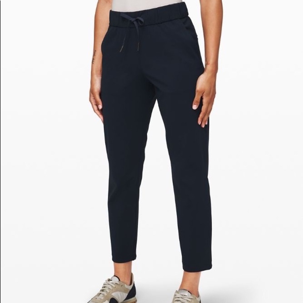 Lululemon On the Fly Pant (Black Size 6)